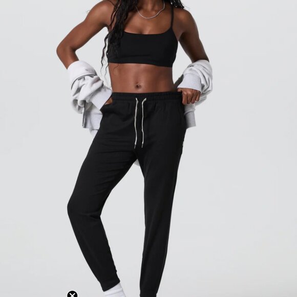 Vuori Pants - Vuori Performance Joggers Relaxed Fit Sweatpants Black Heather Size Small